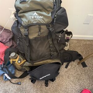 Teton Sports Men’s Explorer 4000 Olive/Black Backpack